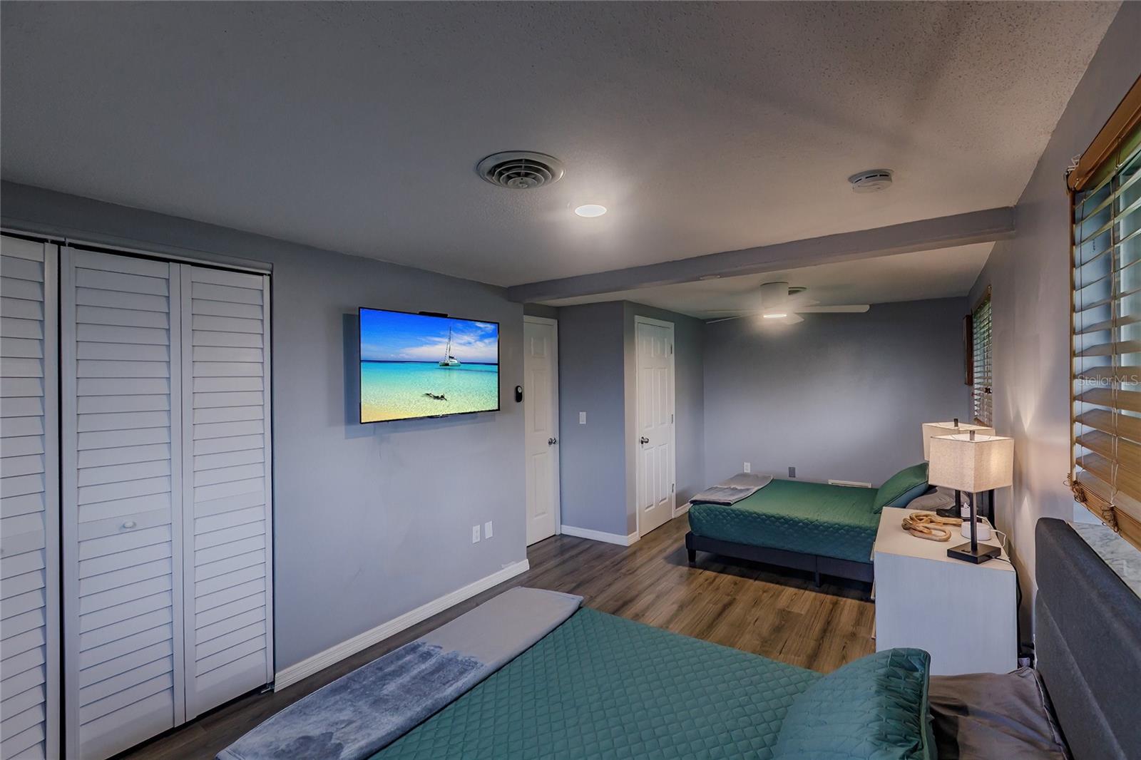 Image 13 of 35 For 1099 Iowa Avenue