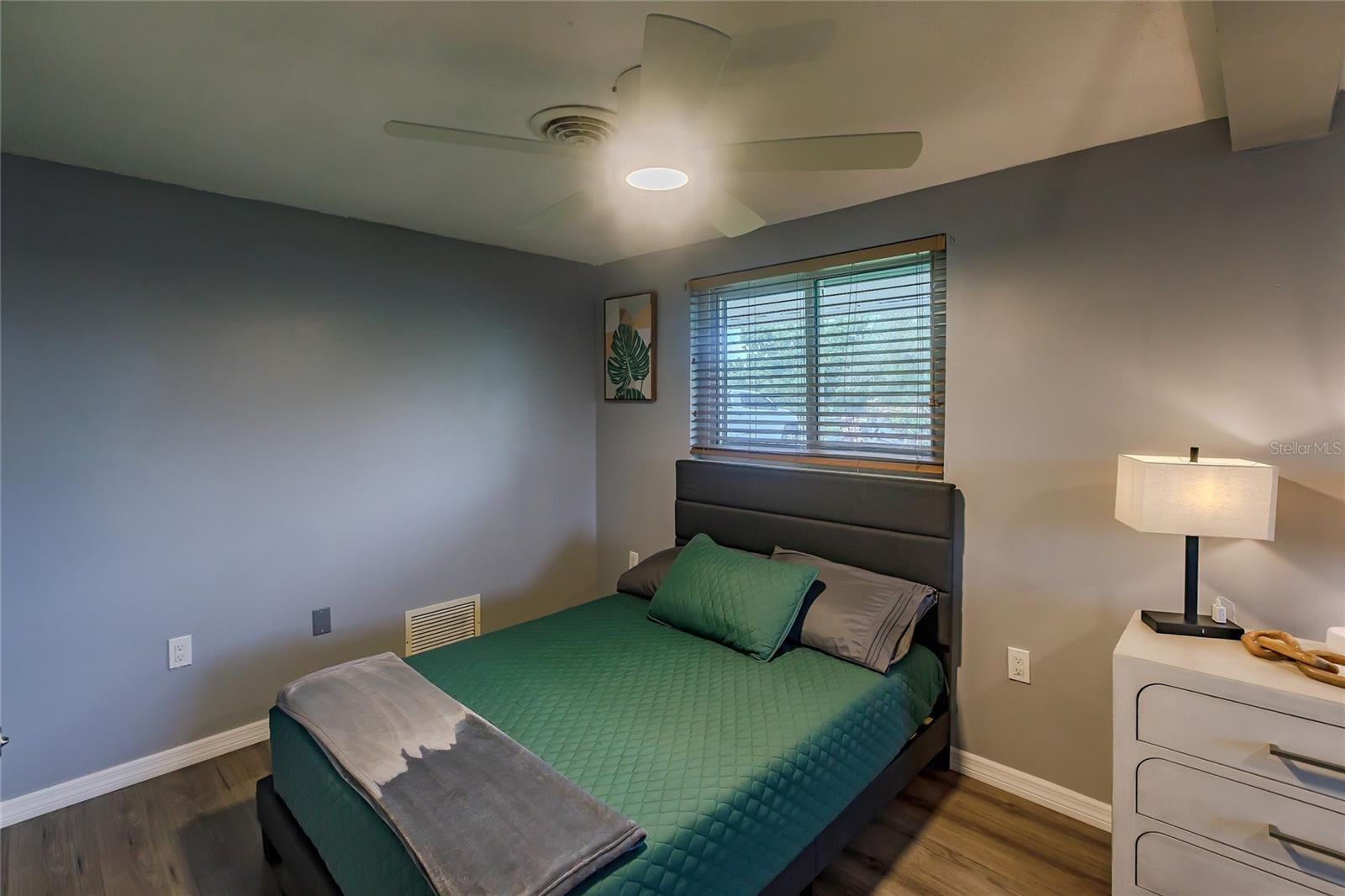 Image 15 of 35 For 1099 Iowa Avenue