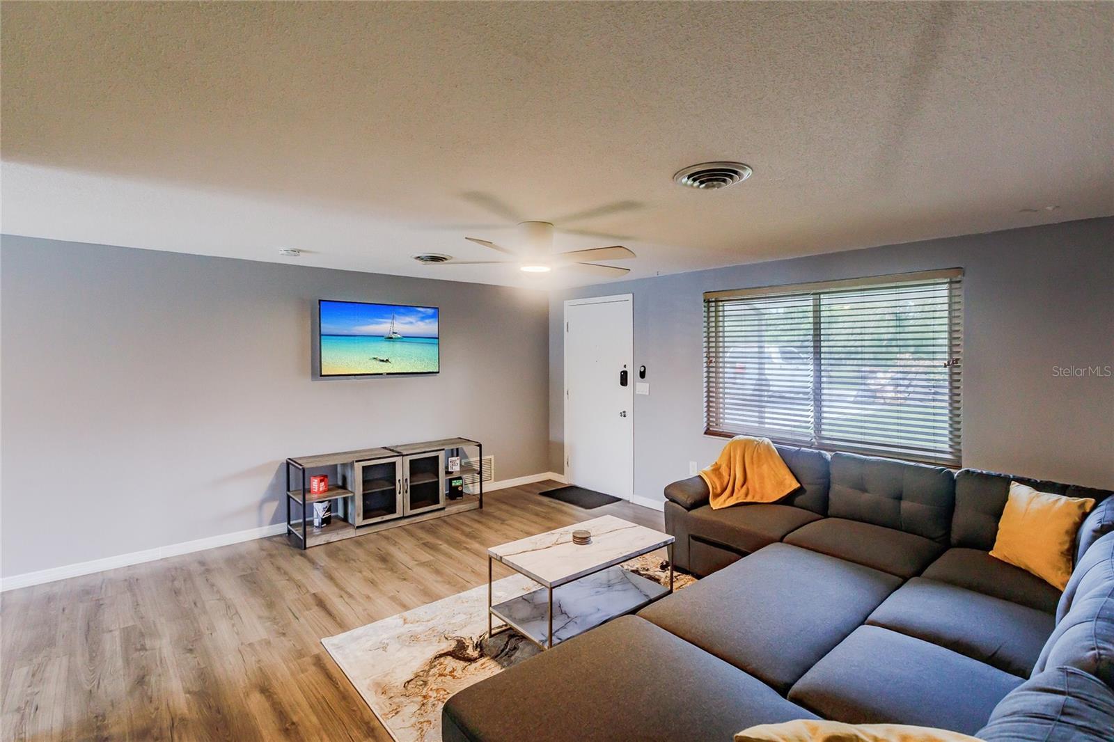 Image 19 of 35 For 1099 Iowa Avenue