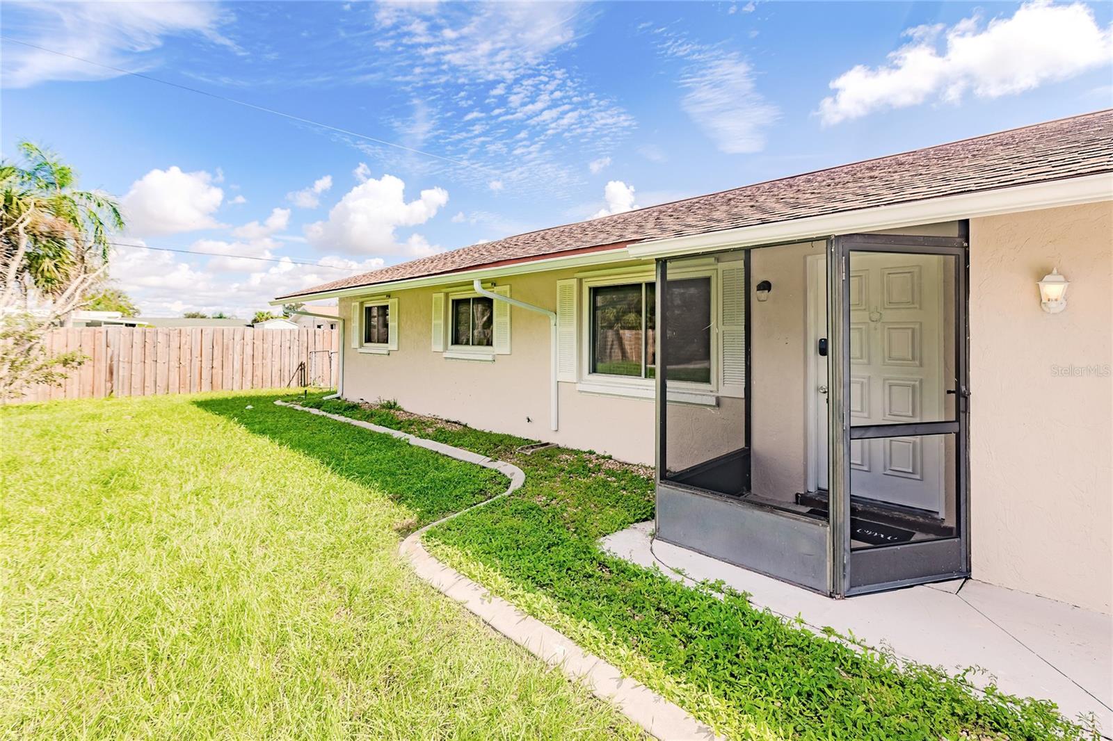 Image 2 of 35 For 1099 Iowa Avenue