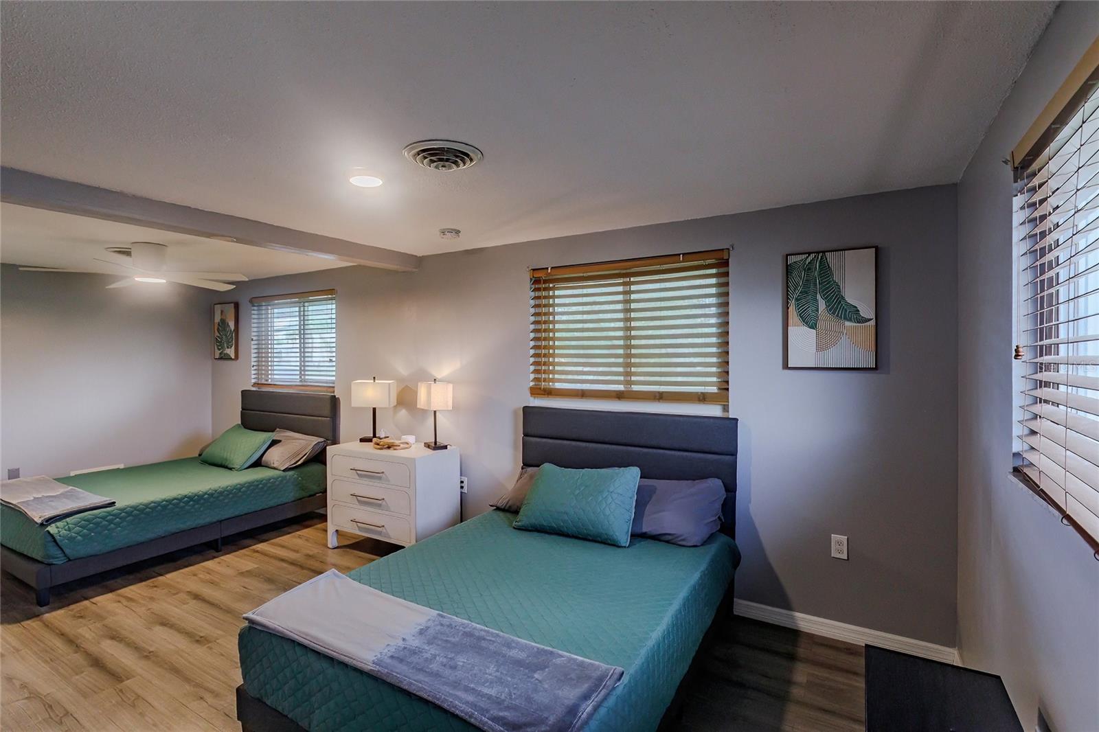 Image 22 of 35 For 1099 Iowa Avenue