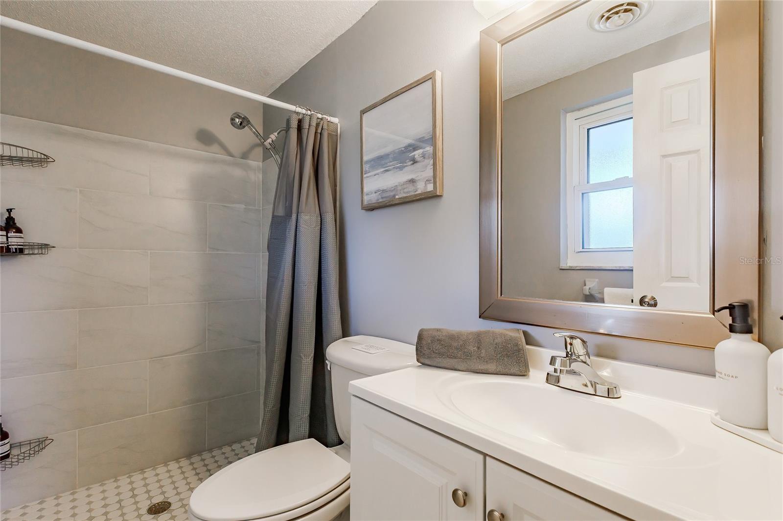 Image 23 of 35 For 1099 Iowa Avenue