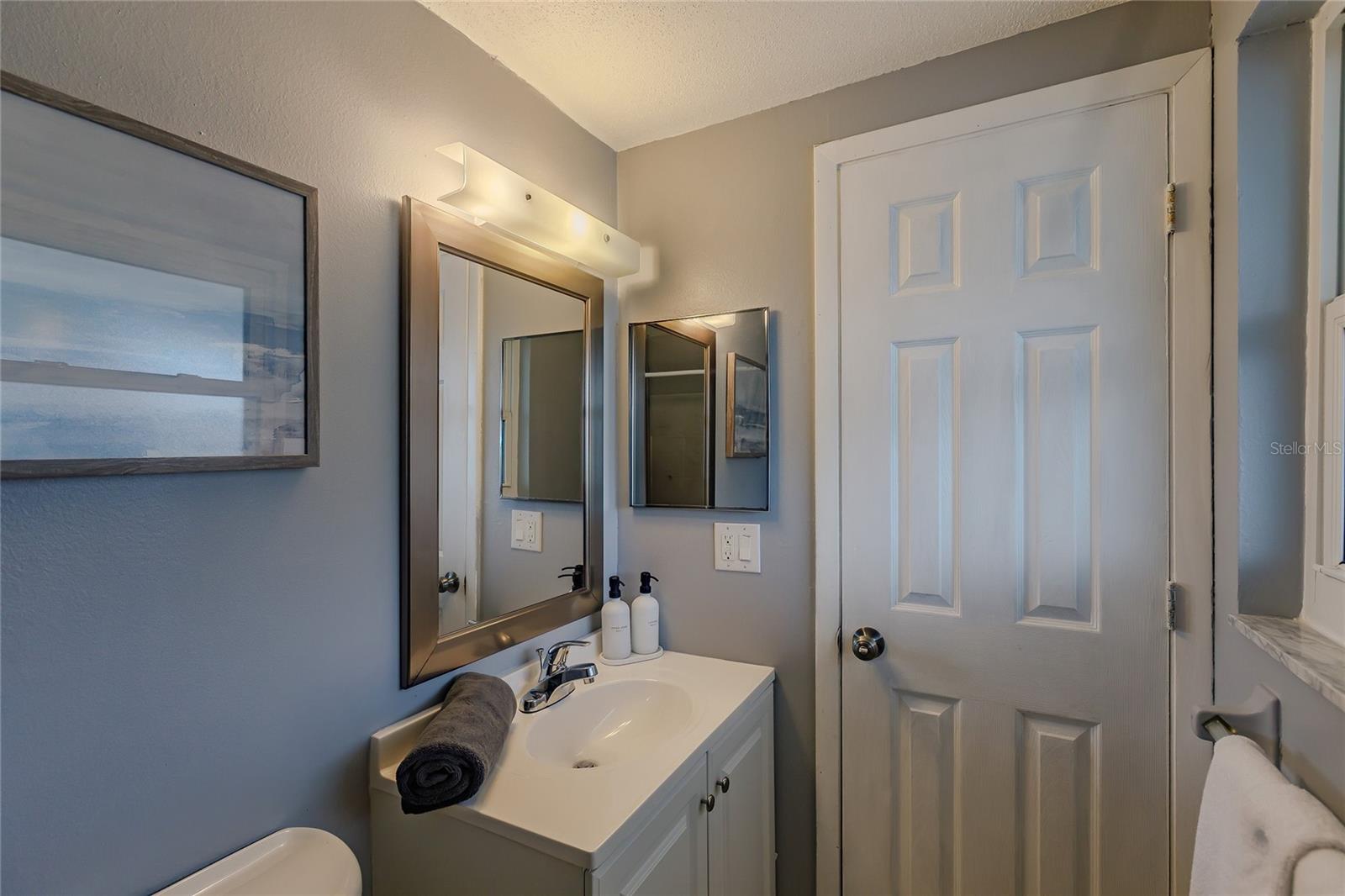 Image 24 of 35 For 1099 Iowa Avenue