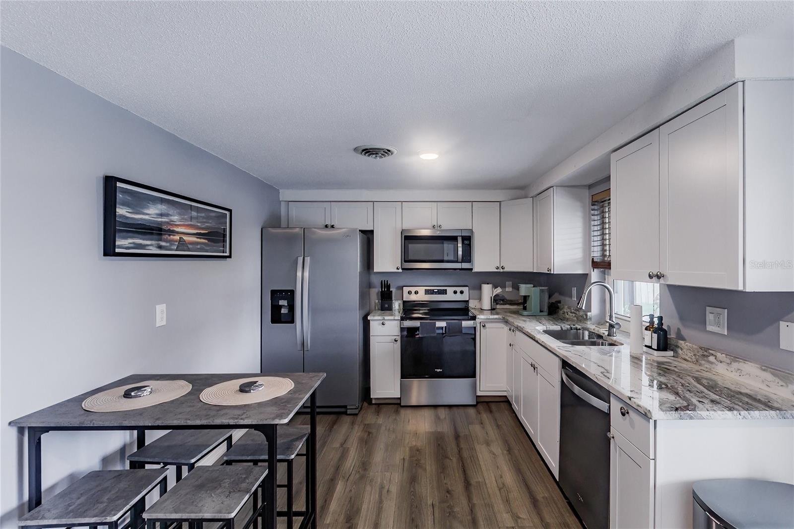 Image 5 of 35 For 1099 Iowa Avenue