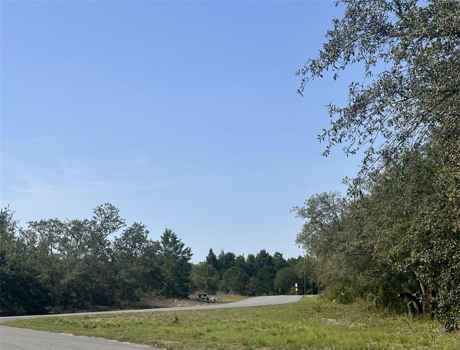 Image 3 of 4 For Beverly Court