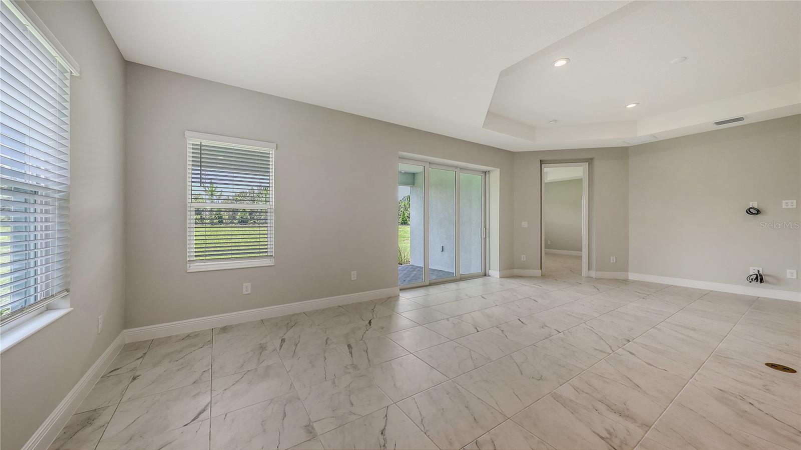 Image 19 of 44 For 2250 Lady Palm Loop