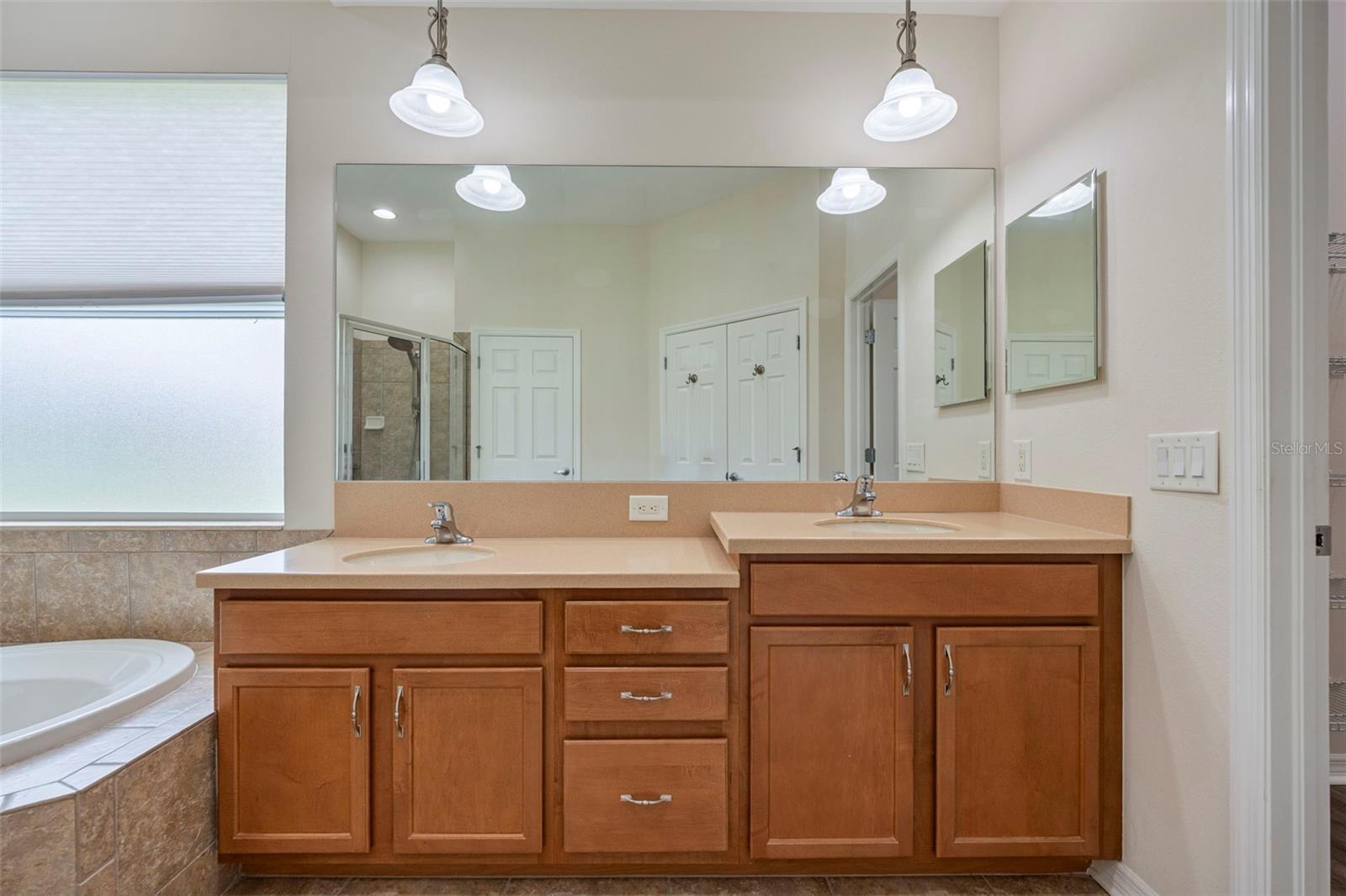 Image 33 of 40 For 5505 72nd Terrace E