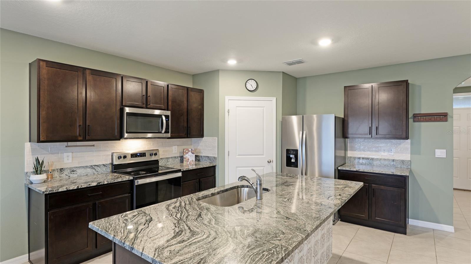 Image 22 of 67 For 2118 Grand Flora Trail