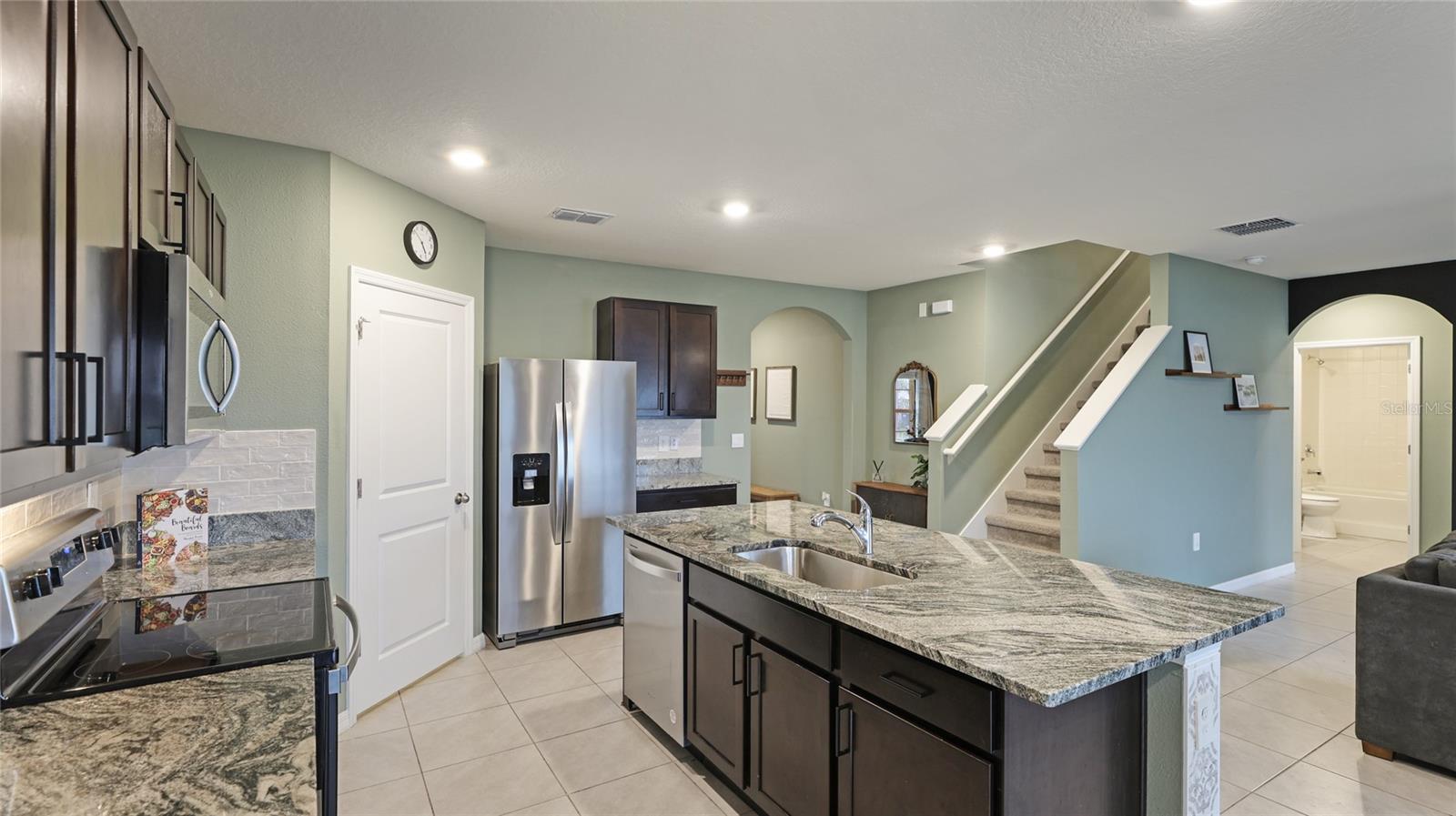 Image 23 of 67 For 2118 Grand Flora Trail