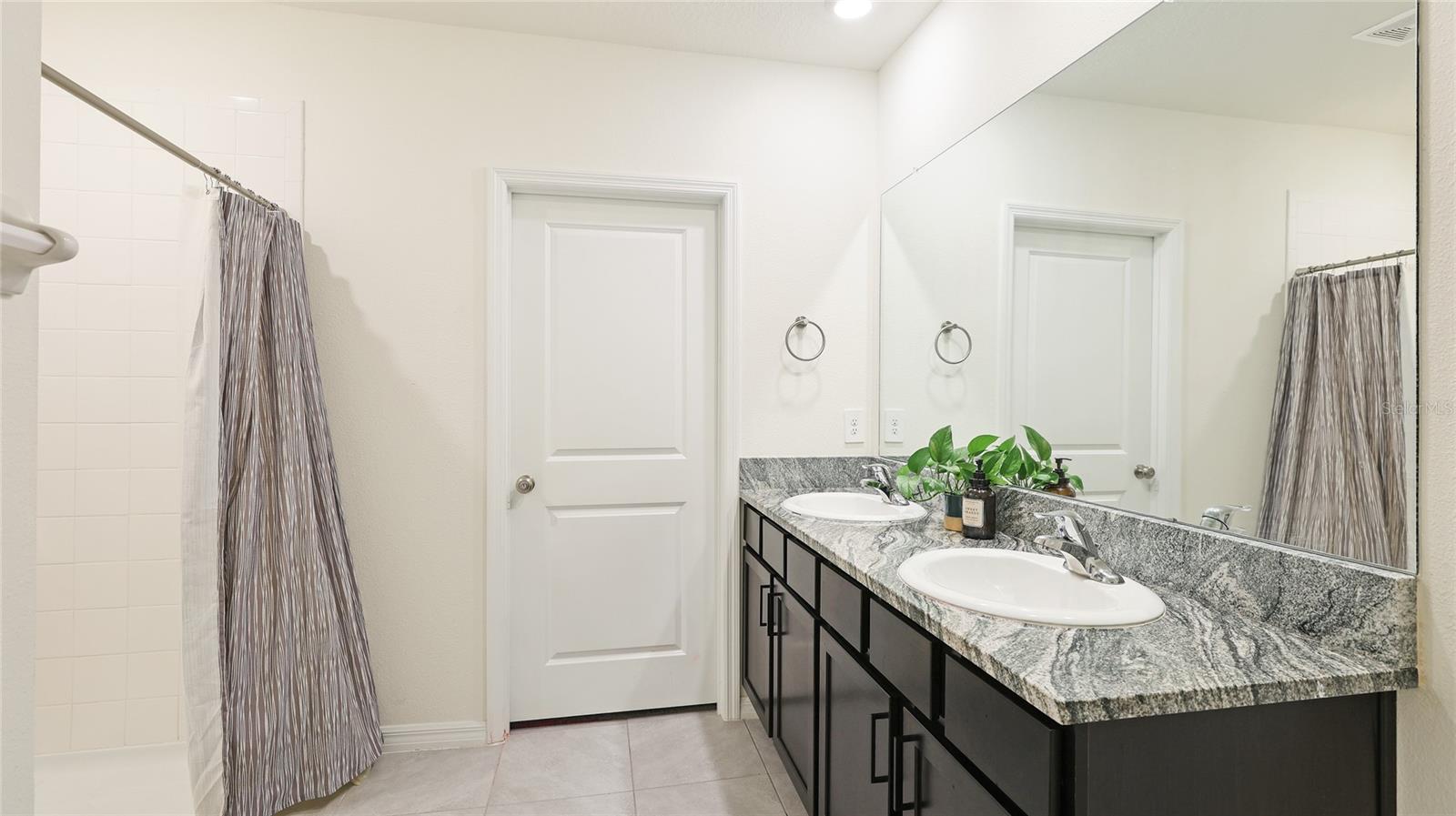 Image 41 of 67 For 2118 Grand Flora Trail