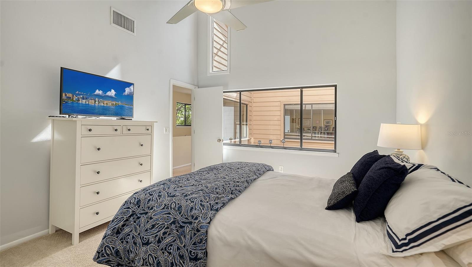 Image 12 of 31 For 4983 Greencroft Road 181