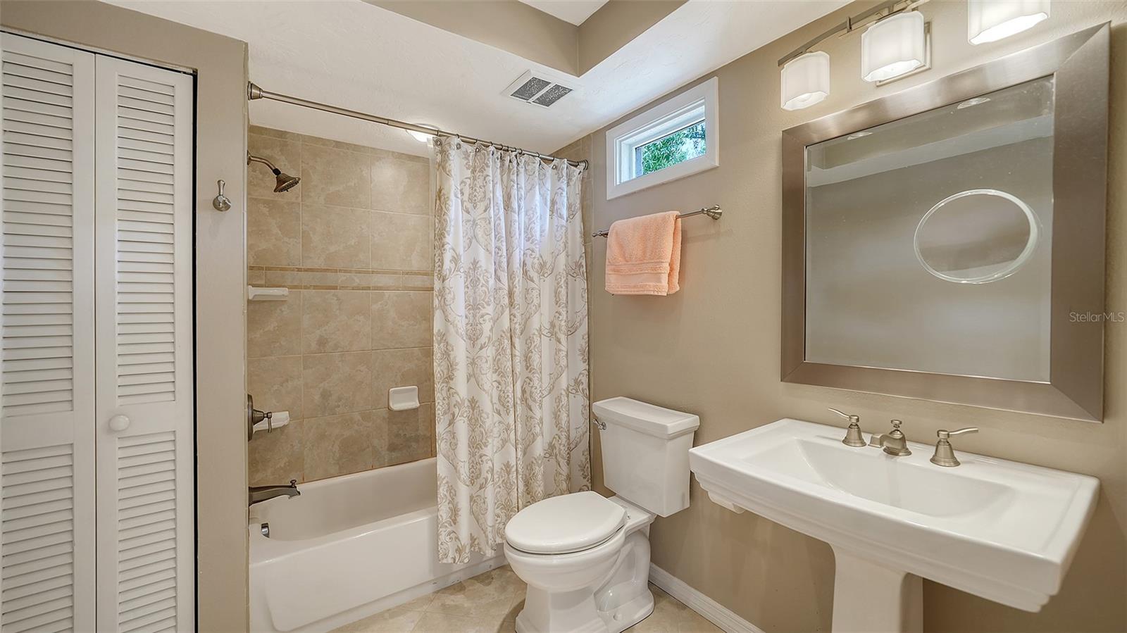 Image 13 of 31 For 4983 Greencroft Road 181