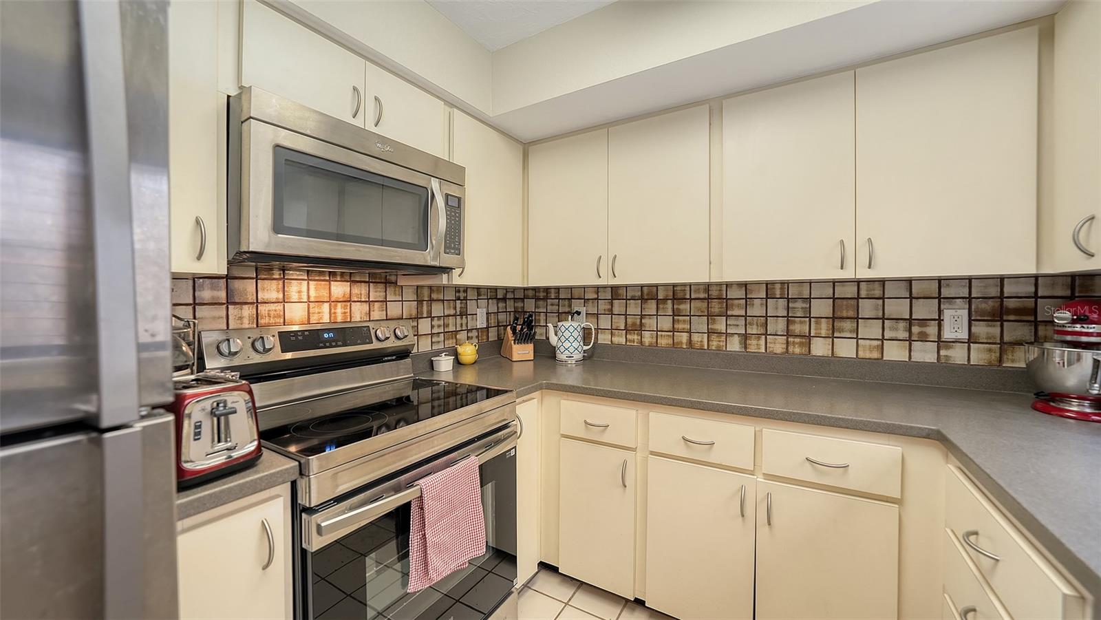 Image 6 of 31 For 4983 Greencroft Road 181