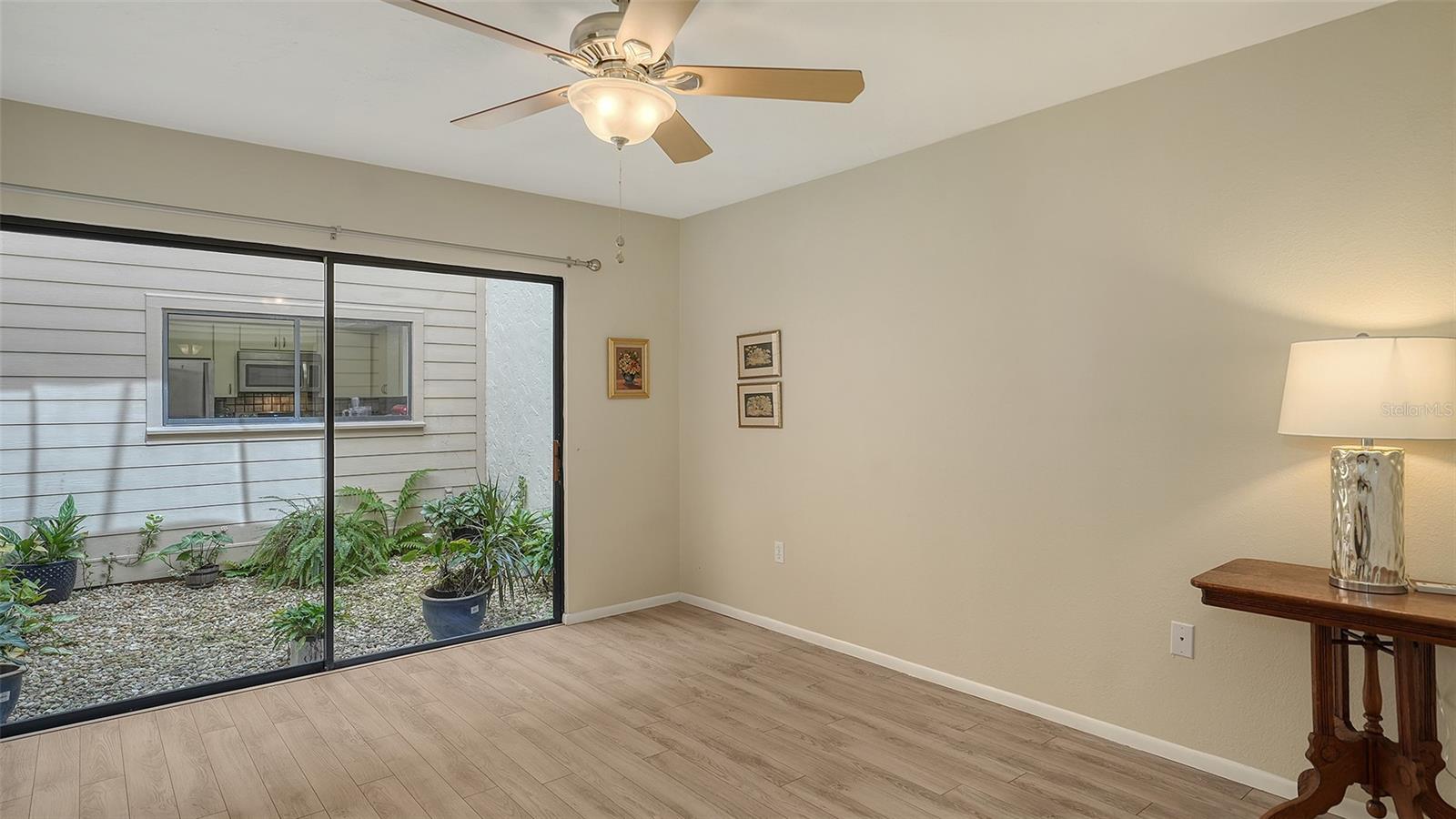 Image 9 of 31 For 4983 Greencroft Road 181
