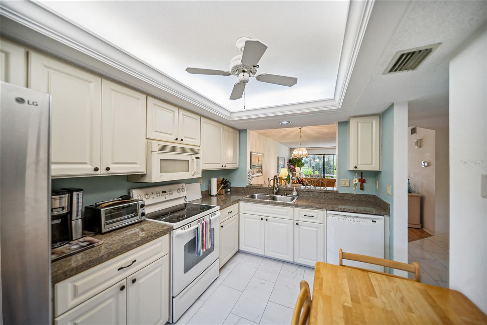 Image 7 of 69 For 4406 Weybridge  93