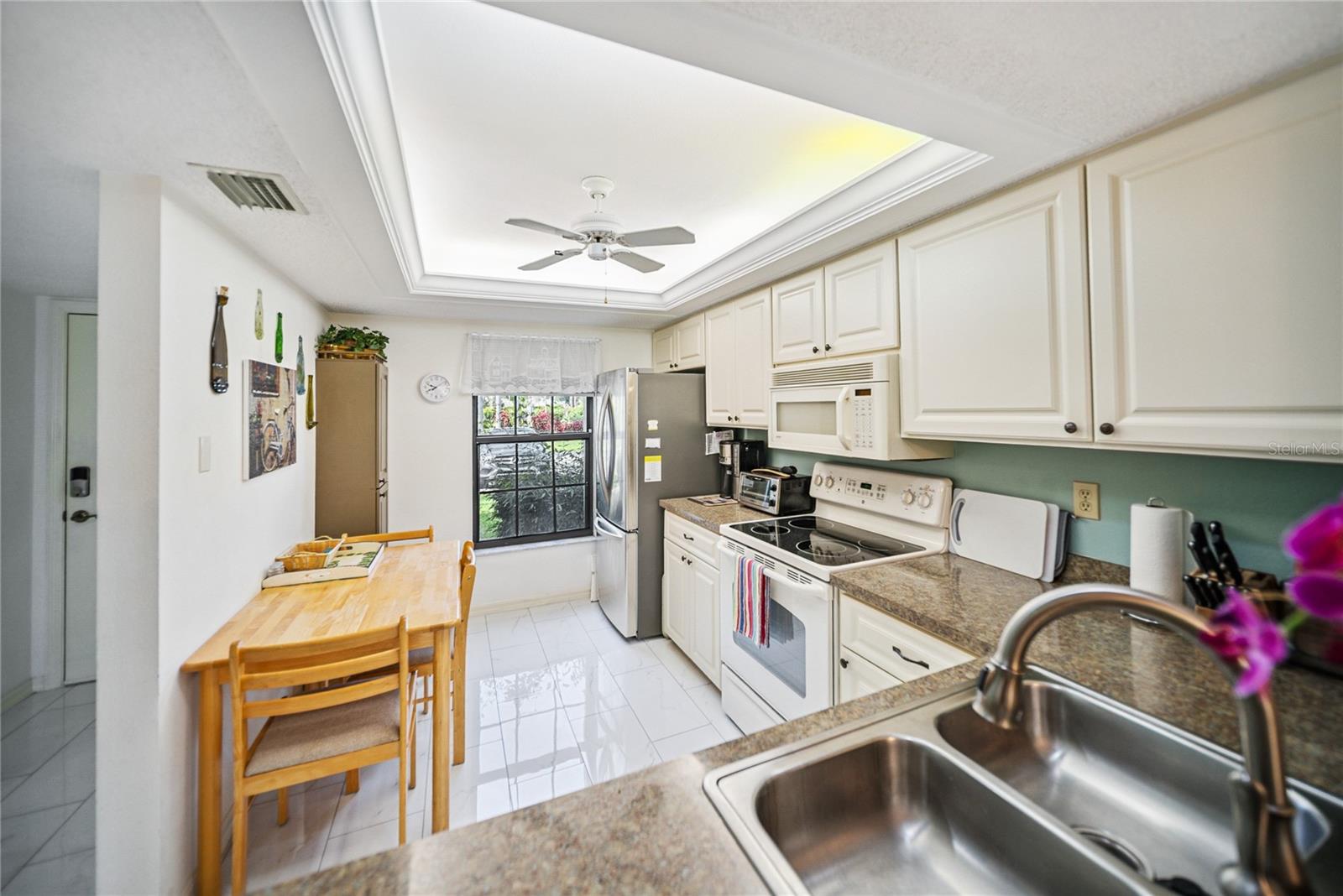Image 8 of 69 For 4406 Weybridge  93