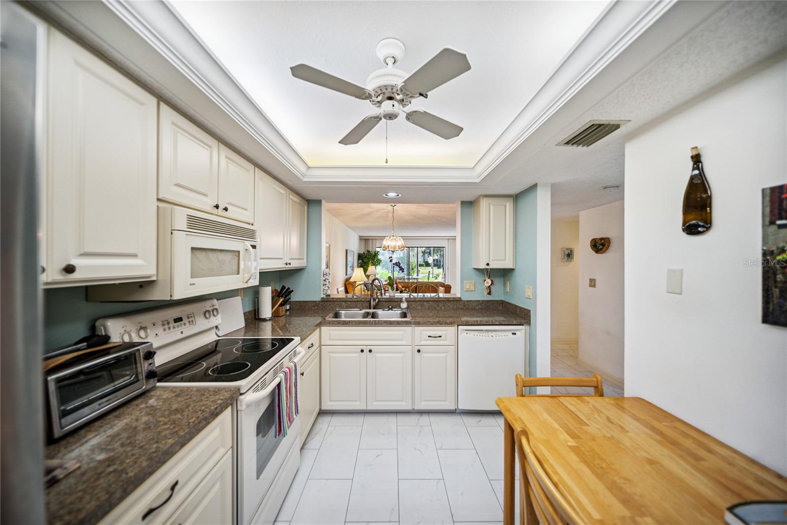 Image 9 of 69 For 4406 Weybridge  93