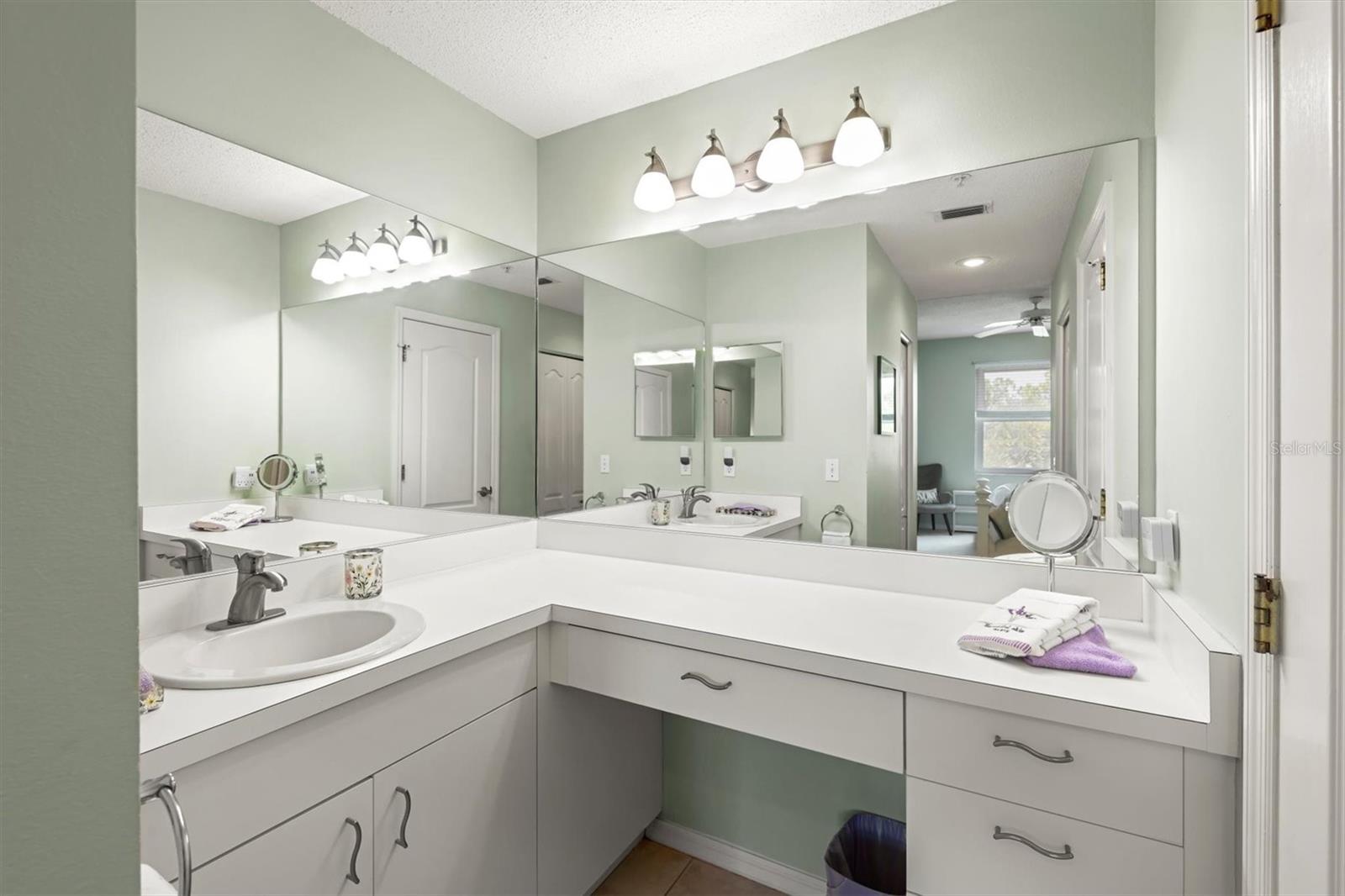 Image 23 of 71 For 8750 Olde Hickory Avenue 9209