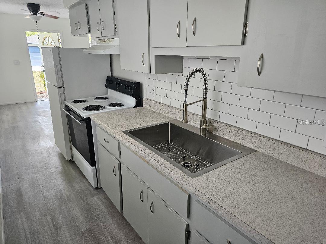 Image 3 of 6 For 219 23rd Street E