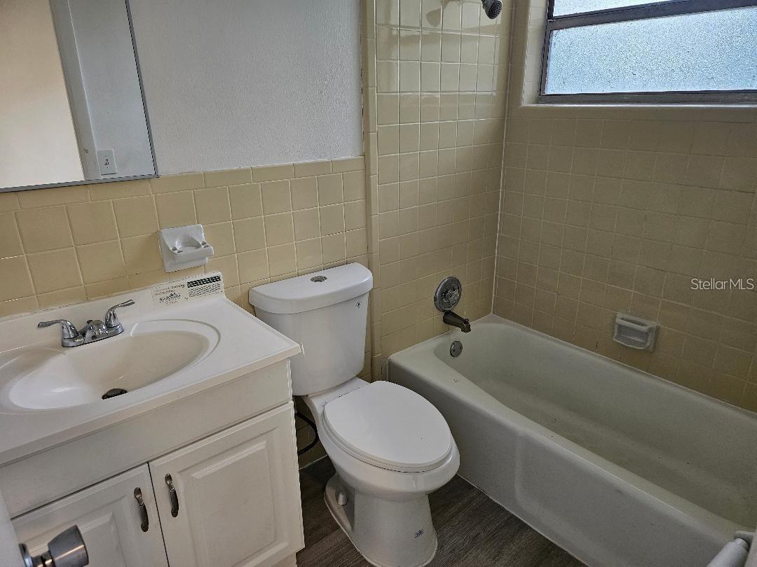Image 5 of 6 For 219 23rd Street E