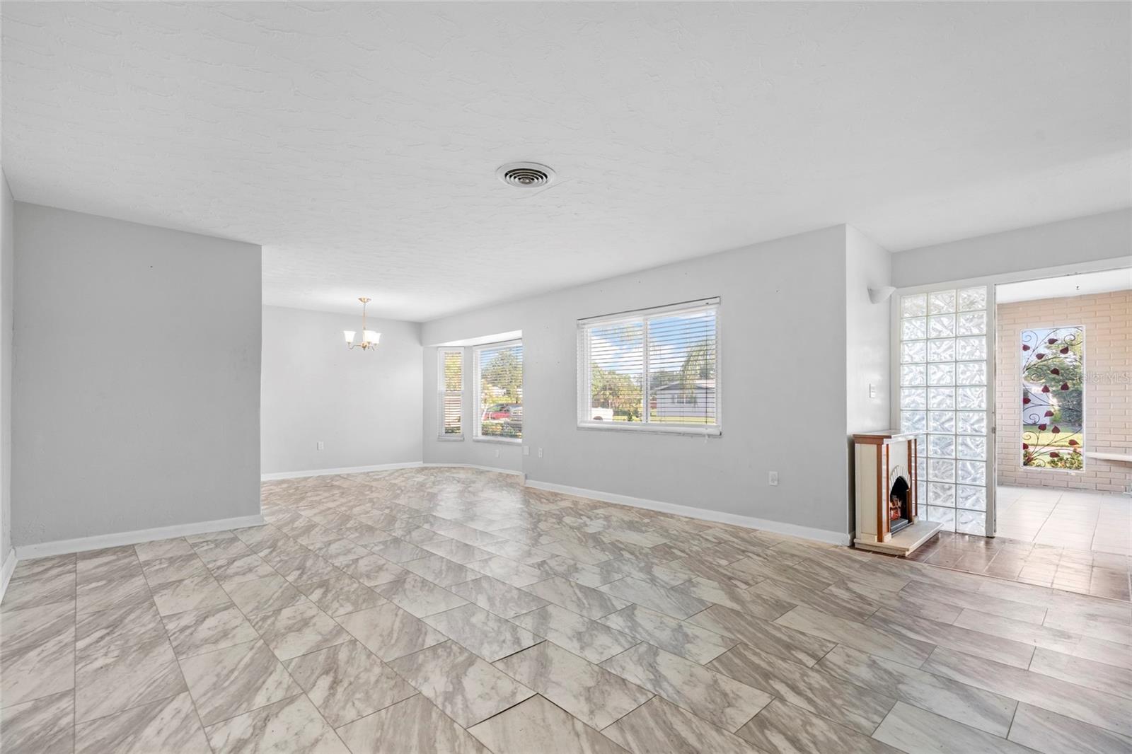 Image 10 of 45 For 2410 Britannia Road