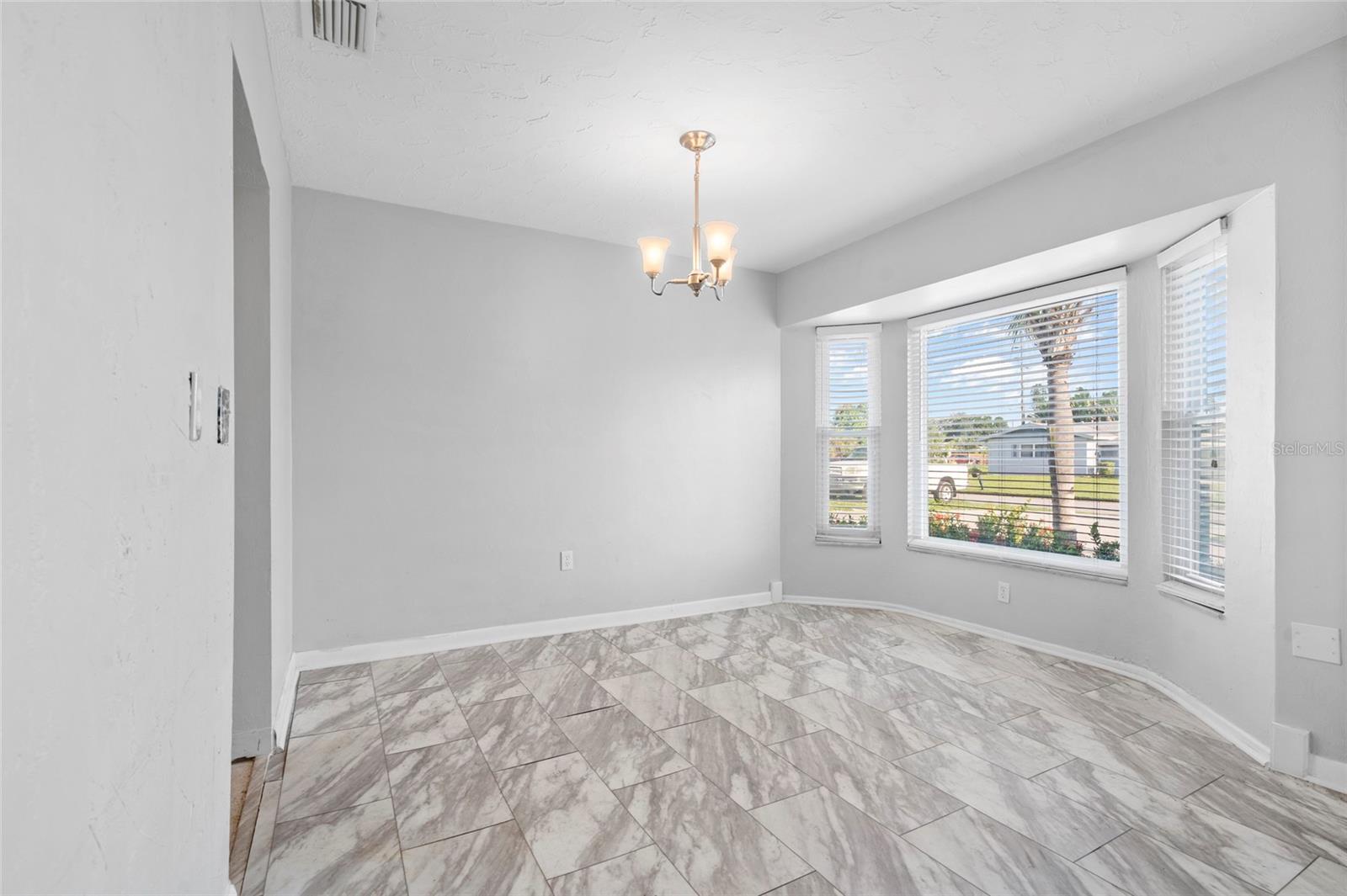 Image 11 of 45 For 2410 Britannia Road