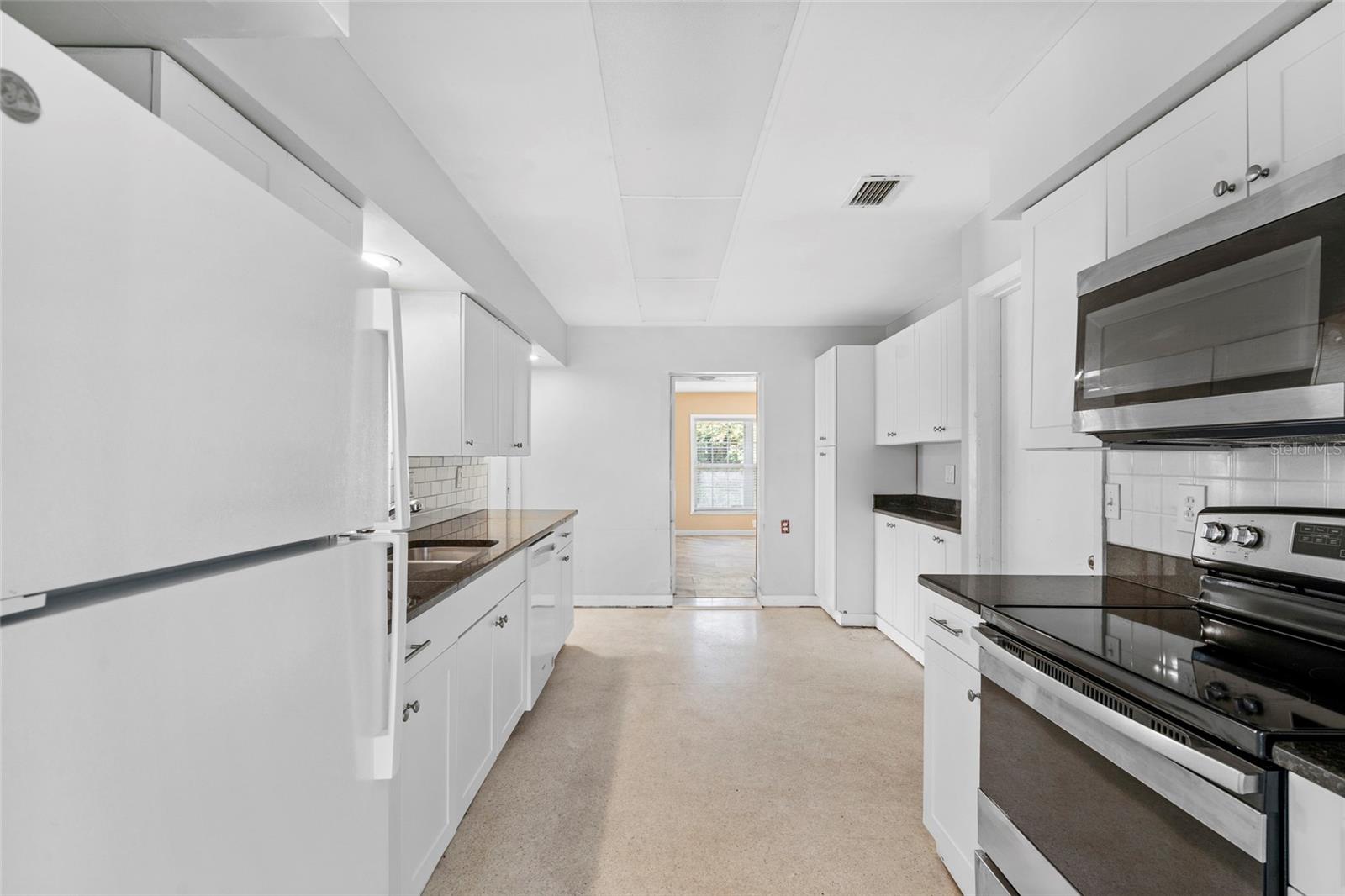 Image 12 of 45 For 2410 Britannia Road