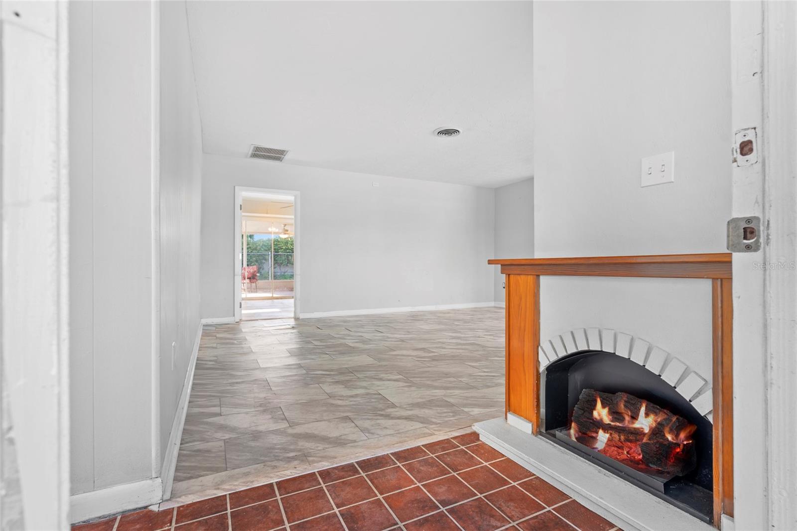 Image 8 of 45 For 2410 Britannia Road