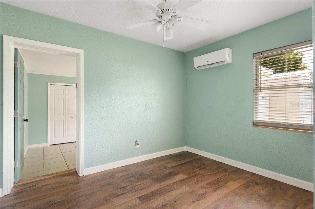 Image 16 of 51 For 3402 15th Avenue W