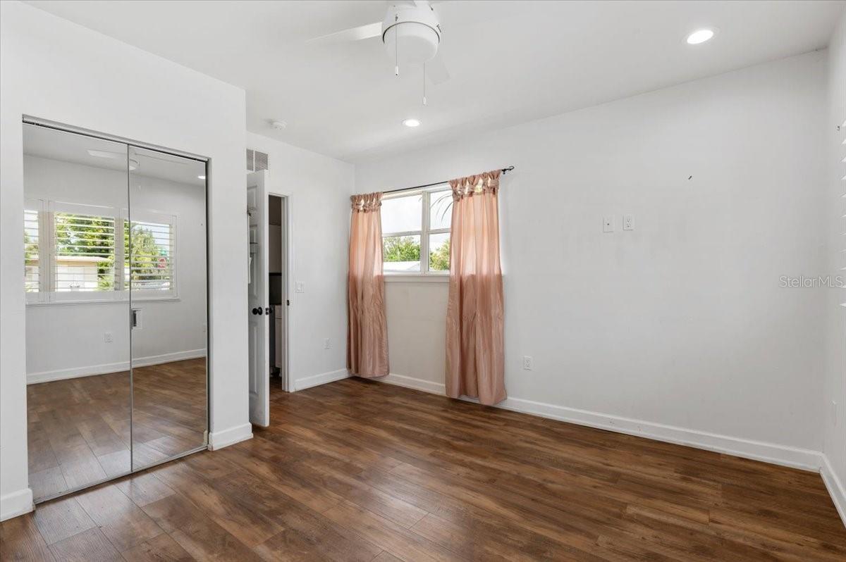 Image 19 of 51 For 3402 15th Avenue W