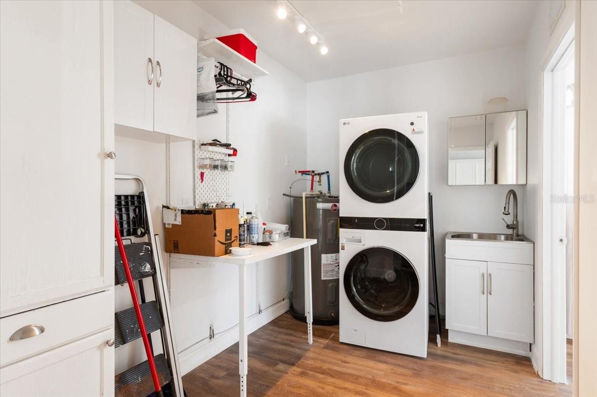 Image 21 of 51 For 3402 15th Avenue W
