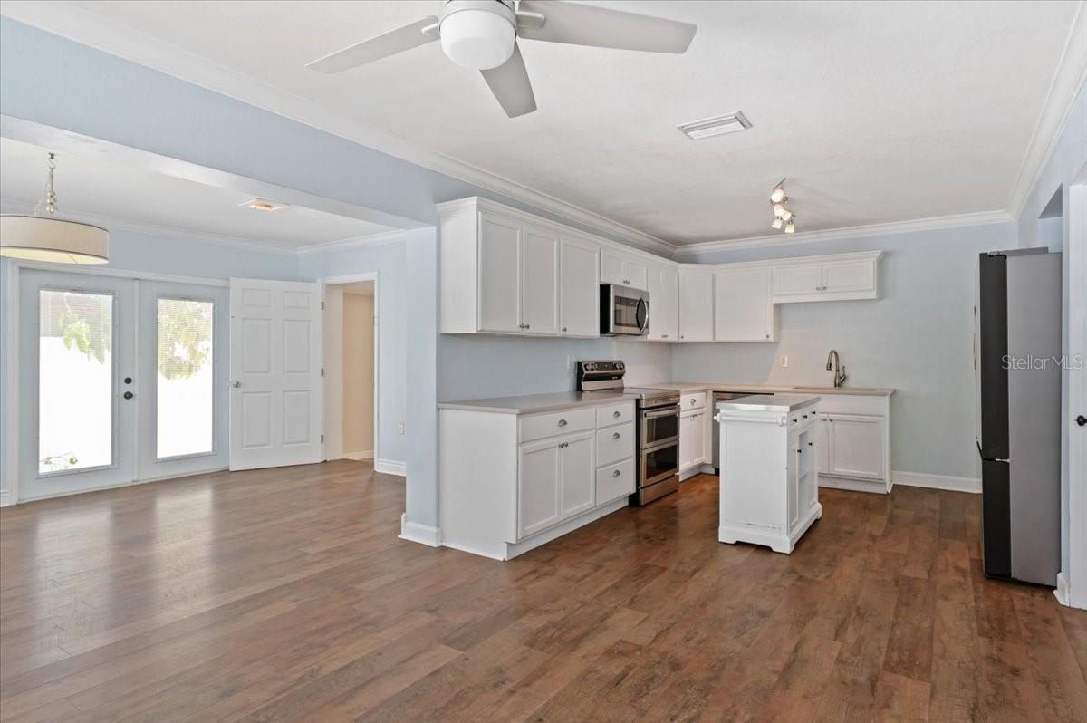 Image 27 of 51 For 3402 15th Avenue W