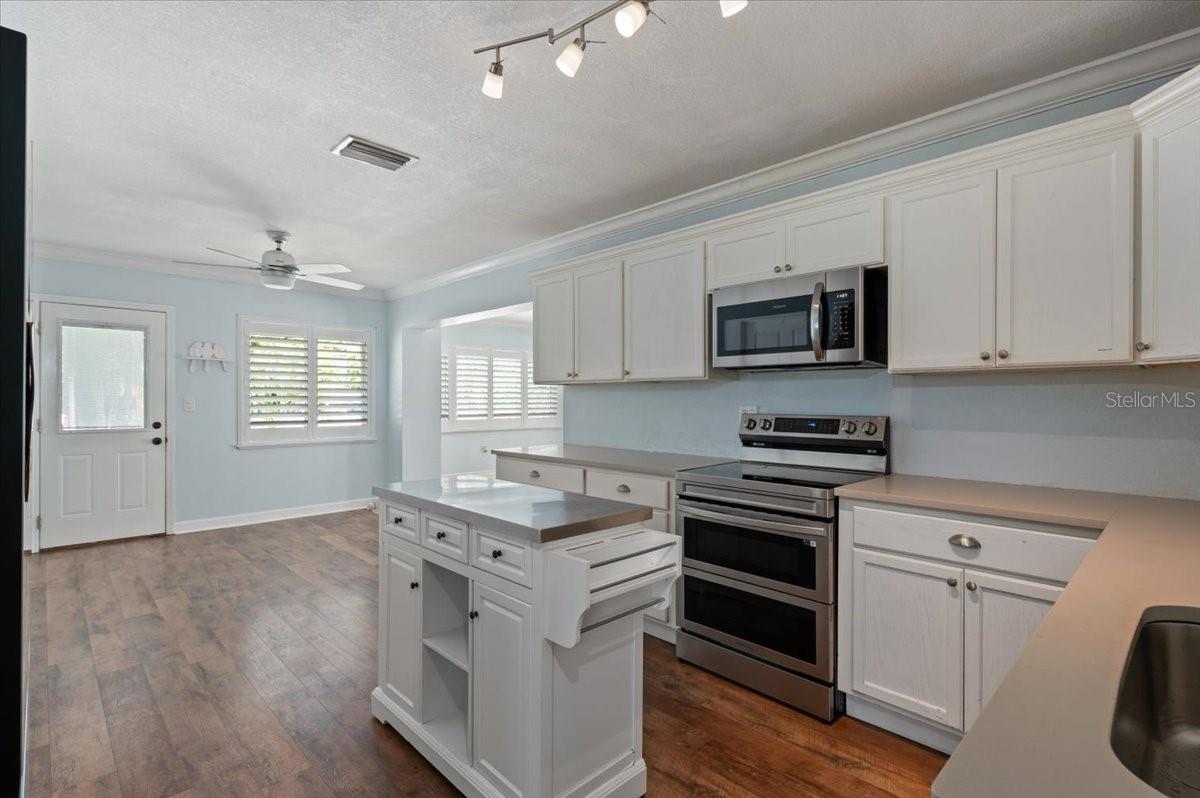 Image 31 of 51 For 3402 15th Avenue W