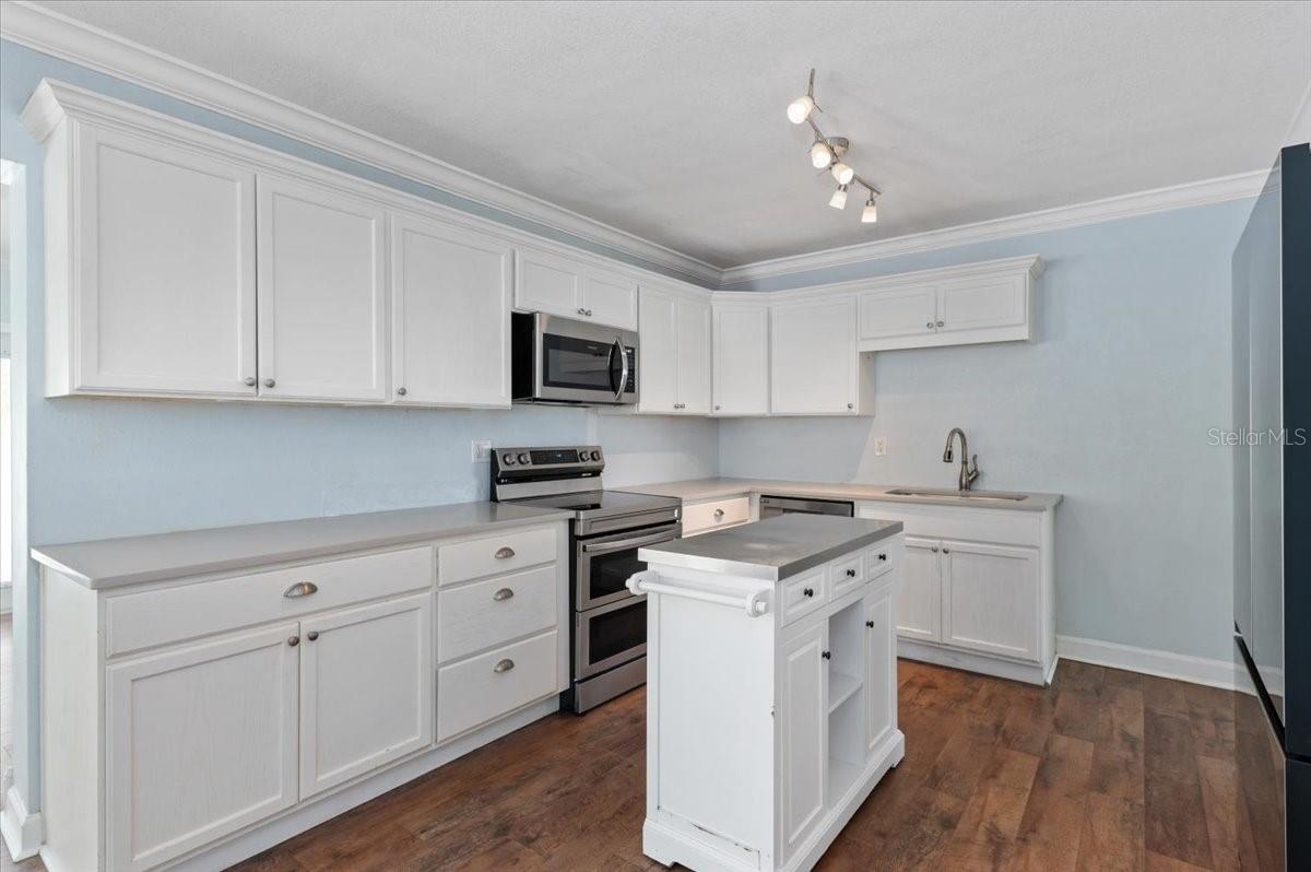 Image 4 of 51 For 3402 15th Avenue W
