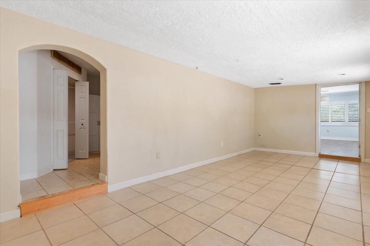 Image 9 of 51 For 3402 15th Avenue W