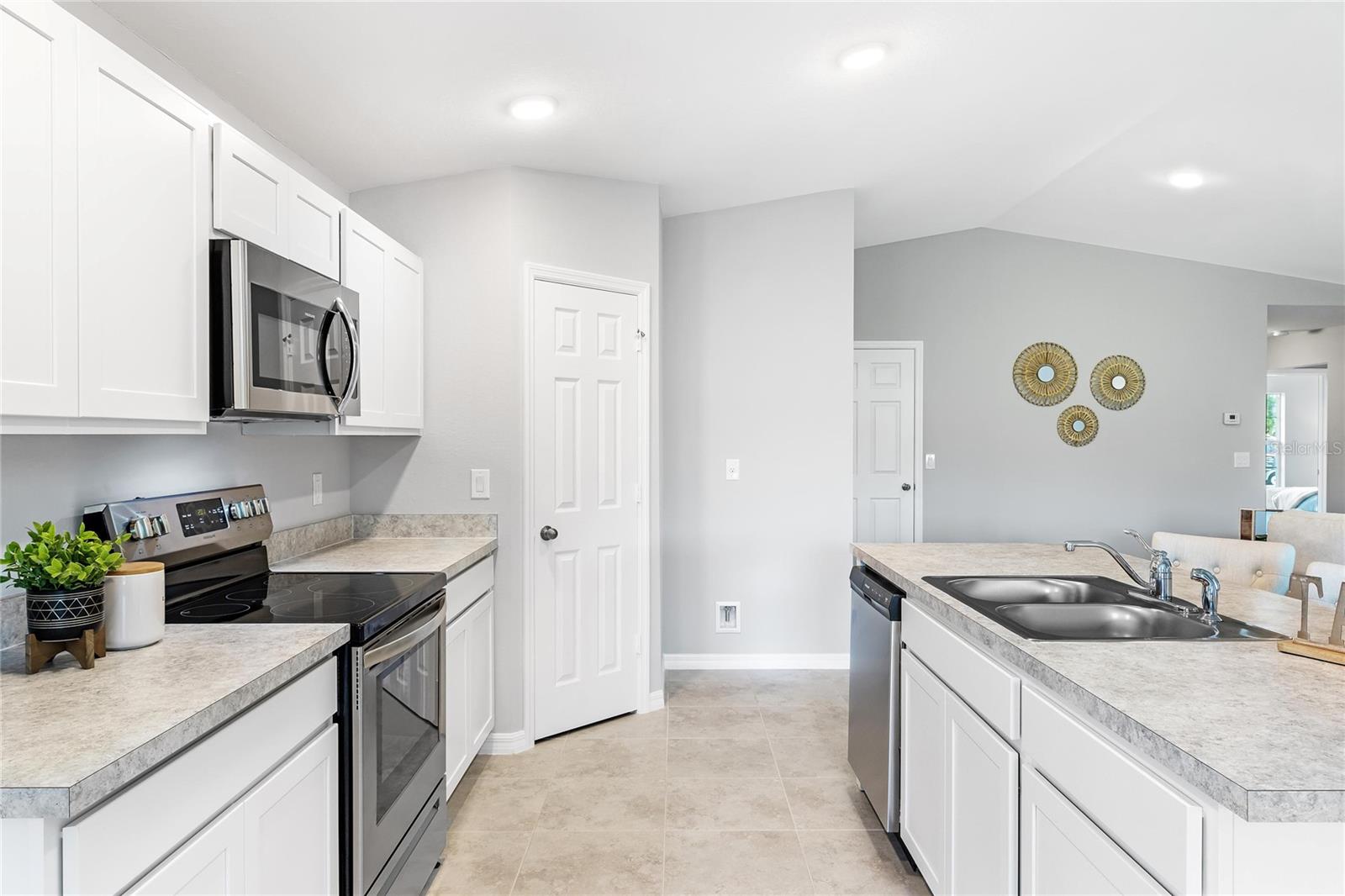 Image 4 of 14 For 11098 Magdalena Avenue