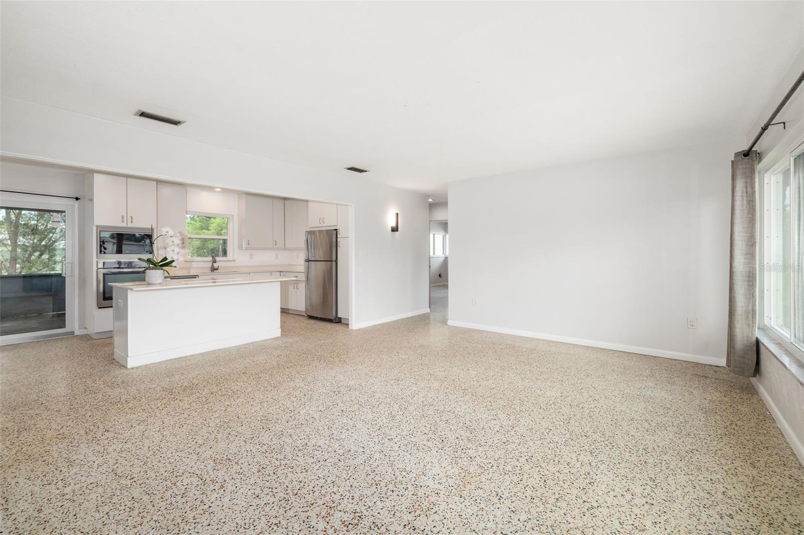 Image 4 of 40 For 2626 Sunnyside Street