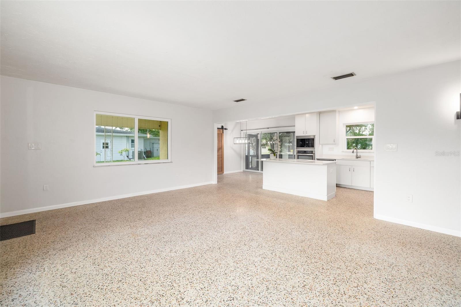 Image 6 of 40 For 2626 Sunnyside Street
