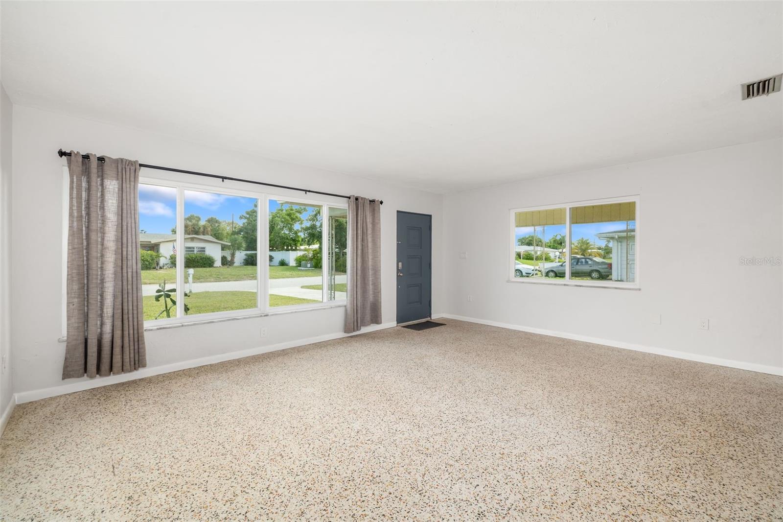 Image 7 of 40 For 2626 Sunnyside Street