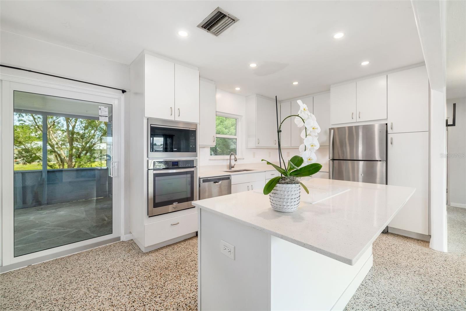 Image 8 of 40 For 2626 Sunnyside Street