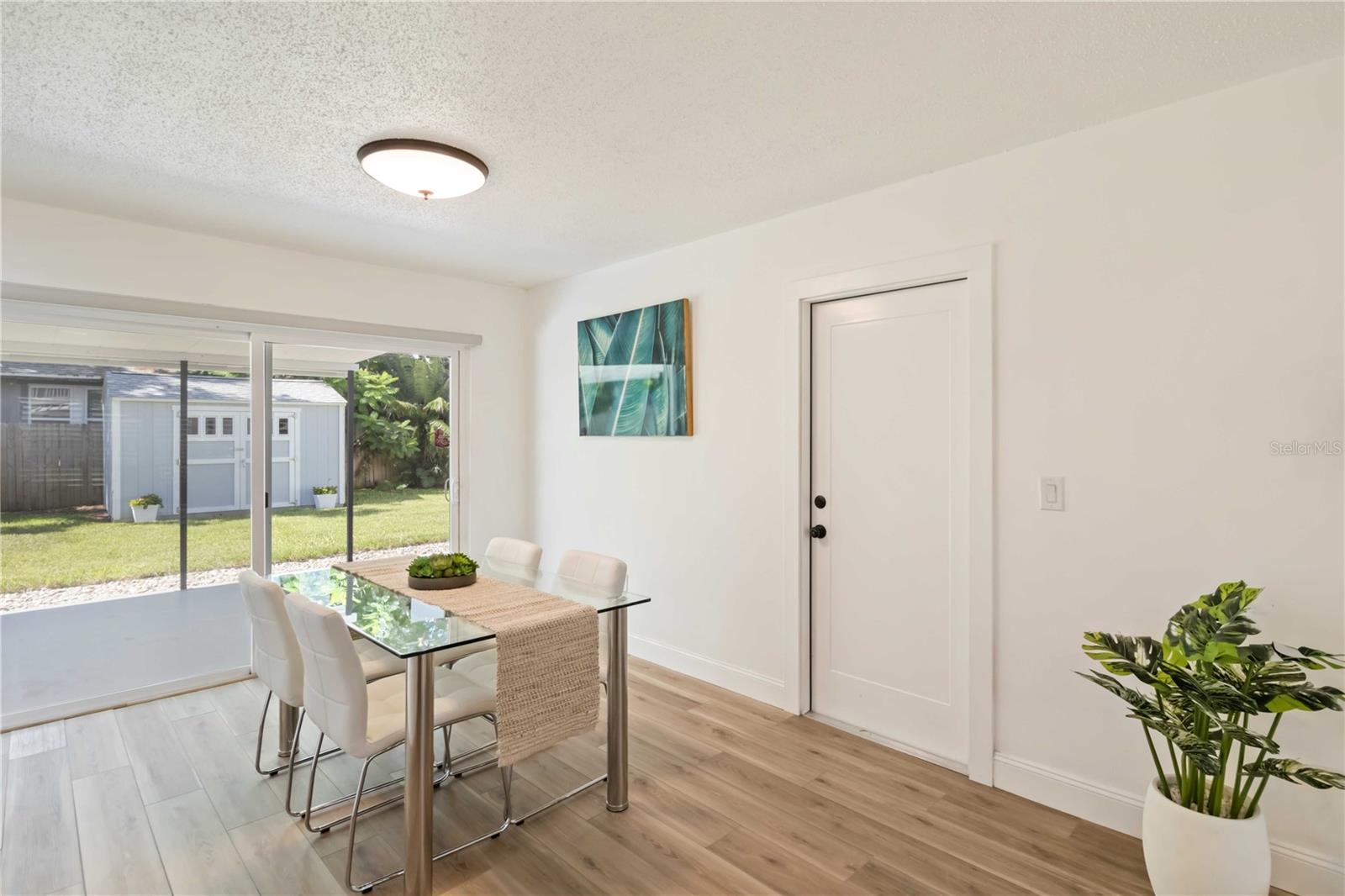Image 16 of 67 For 2707 17th Avenue W