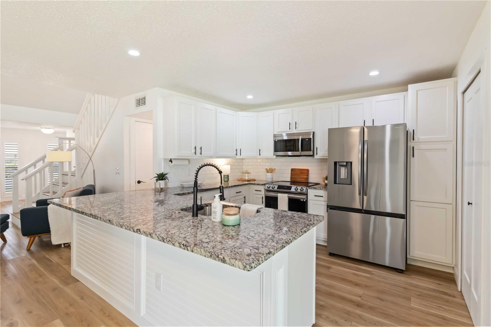 Image 18 of 67 For 2707 17th Avenue W