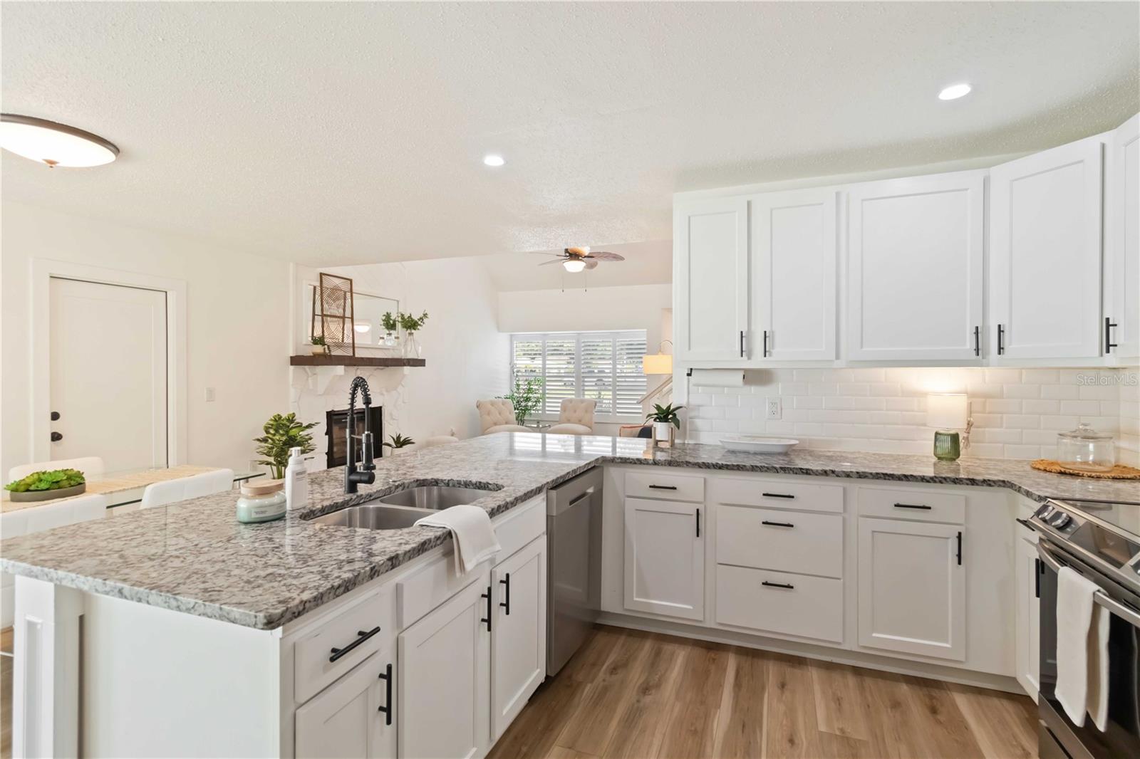 Image 19 of 67 For 2707 17th Avenue W