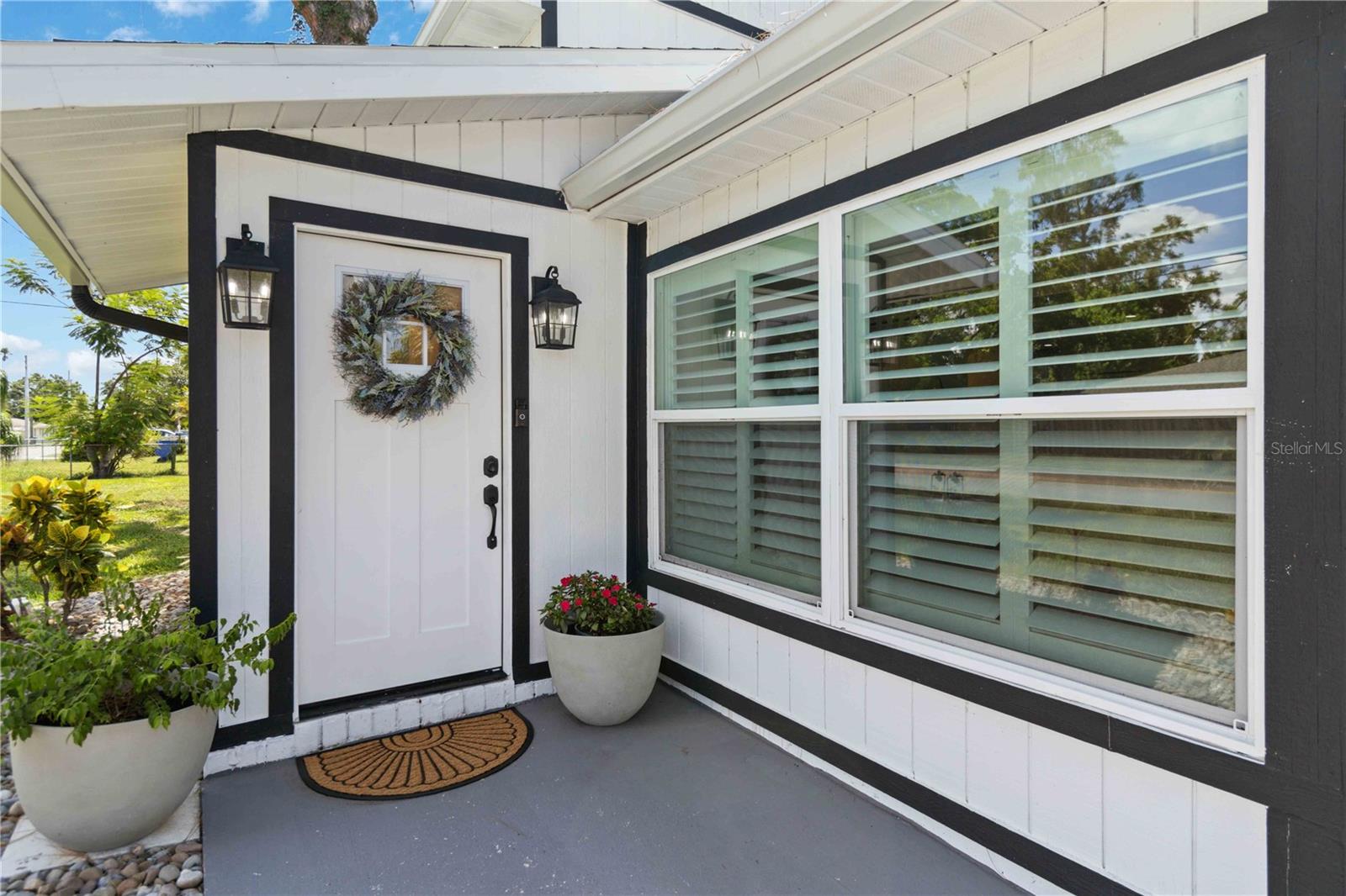 Image 2 of 67 For 2707 17th Avenue W