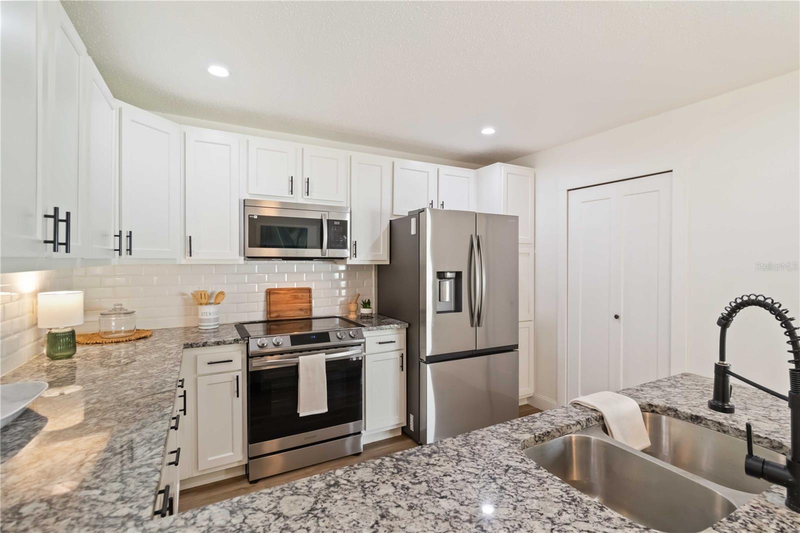 Image 20 of 67 For 2707 17th Avenue W