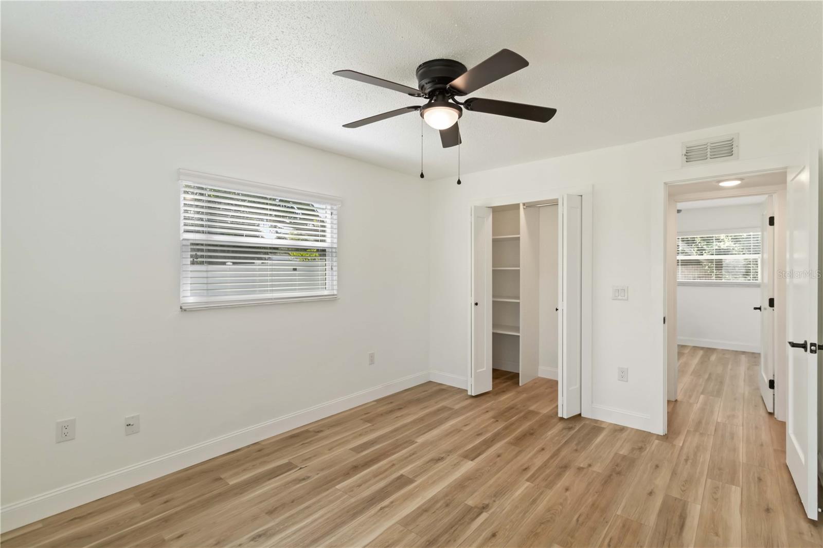 Image 22 of 67 For 2707 17th Avenue W