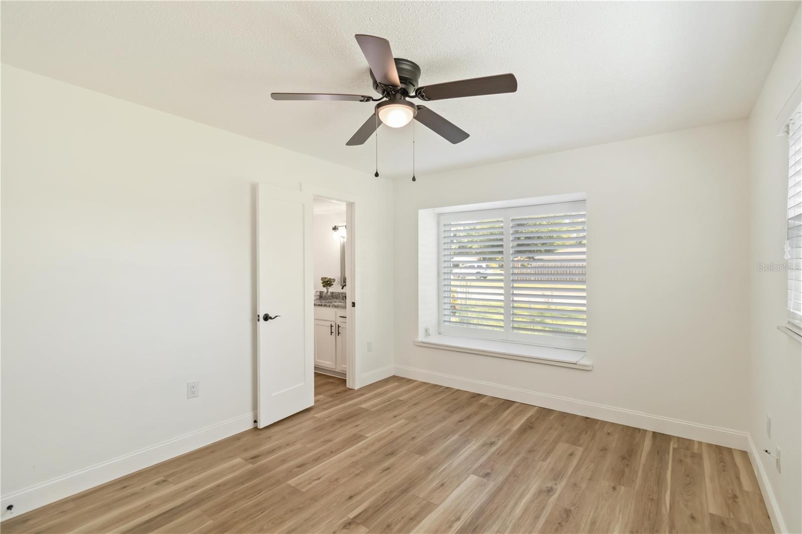 Image 23 of 67 For 2707 17th Avenue W