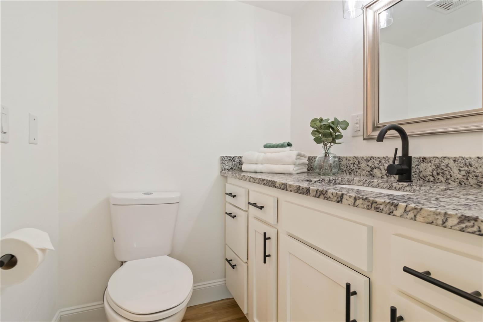 Image 26 of 67 For 2707 17th Avenue W