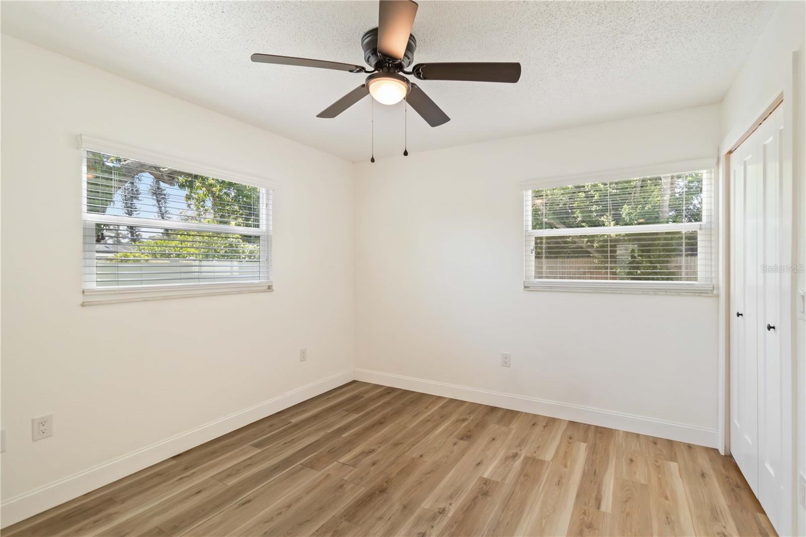 Image 27 of 67 For 2707 17th Avenue W