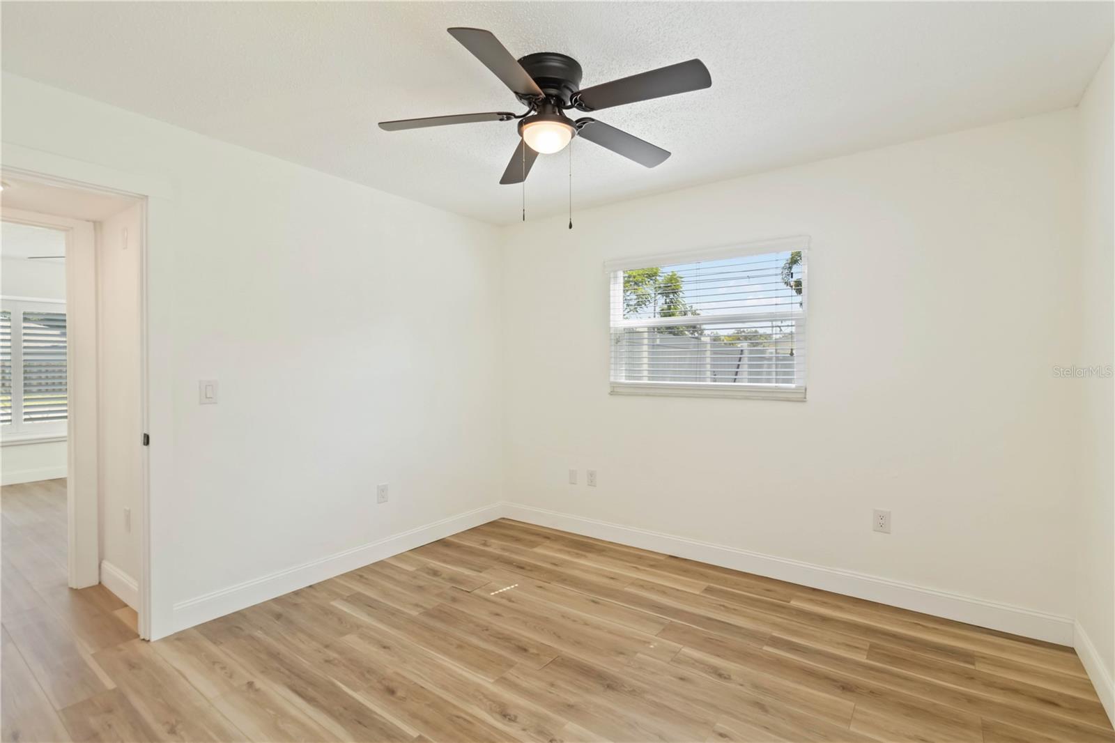 Image 29 of 67 For 2707 17th Avenue W